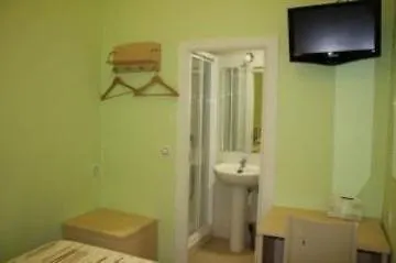 Hostal Gran Via 63 Rooms
